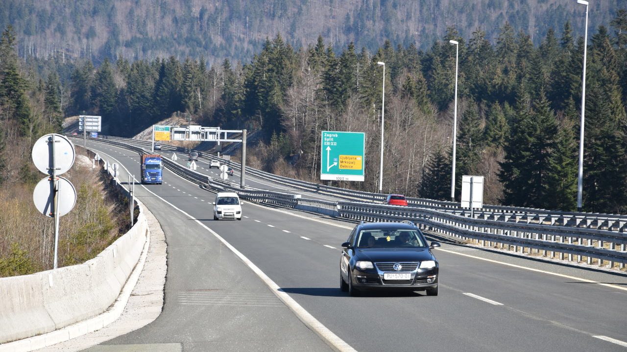Počelo uvođenje novog prometno-informacijskog sustava na autocestama