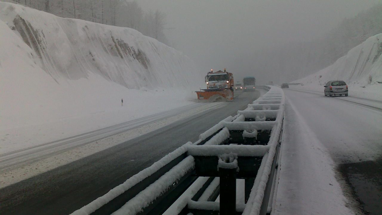 Zbog nepoštivanja zimskih uvjeta na cestama sankcionirano 40 vozača teretnjaka