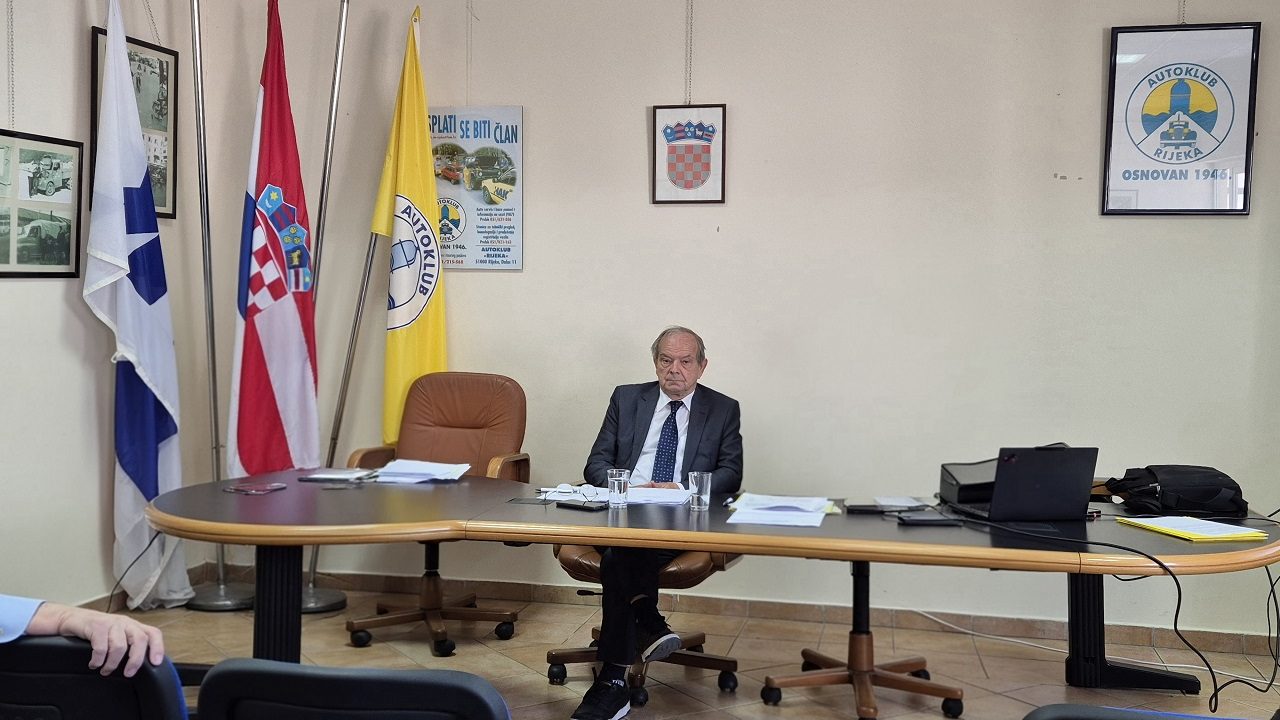 Novi priručnik HAK-a: Što vozač treba znati o obveznom osiguranju, autora dr. Marijana Ćurkovića