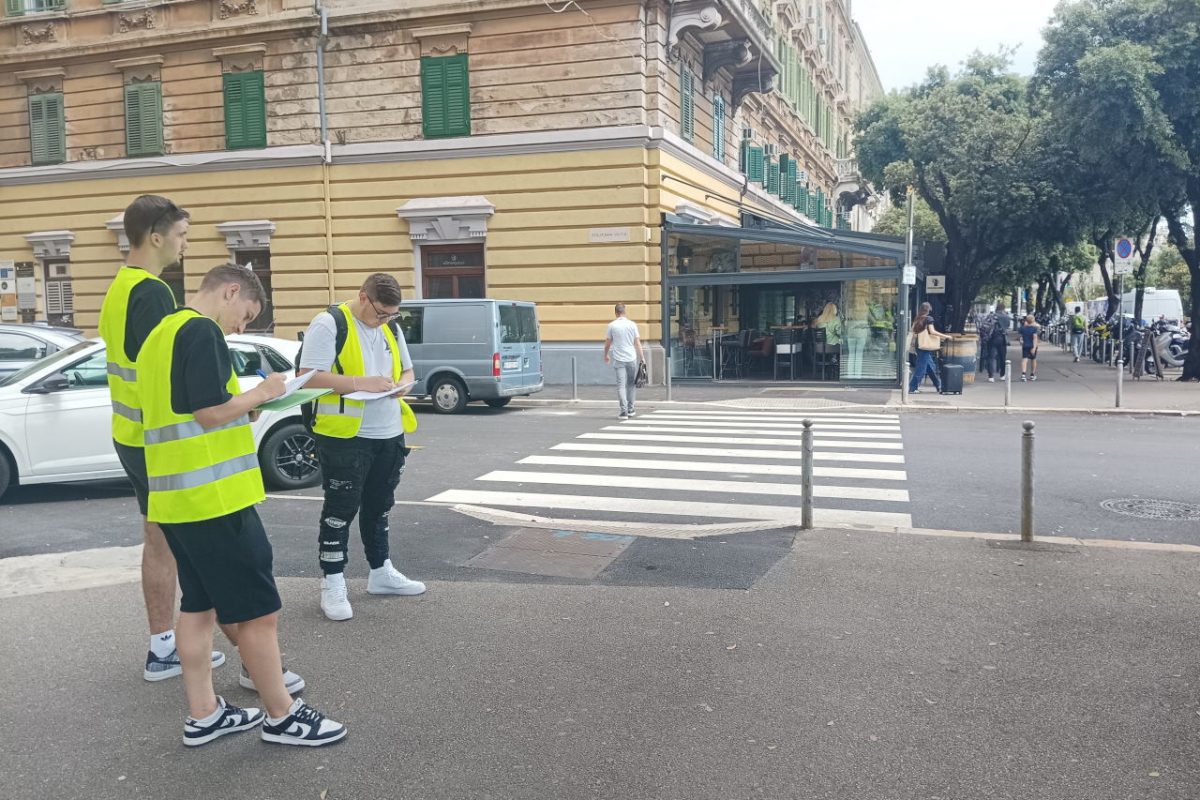 Vozači češće propuštaju pješake, ali jedni i drugi previše gledaju u mobitel