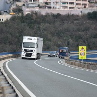 Autobusi po propisu, više od pola teretnjaka u prekršaju
