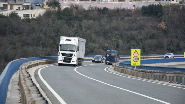 Autobusi po propisu, više od pola teretnjaka u prekršaju